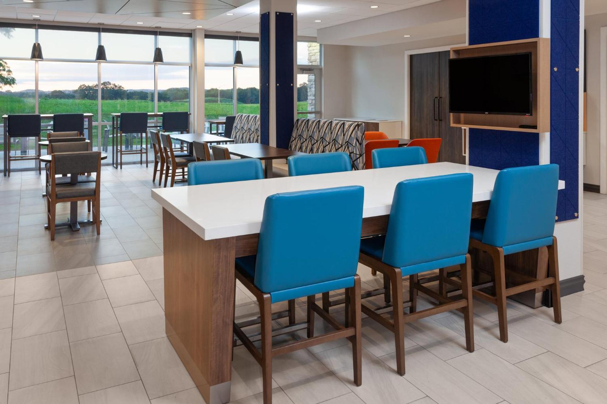 Holiday Inn Express & Suites Reedsburg - Dells Area By Ihg 外观 照片