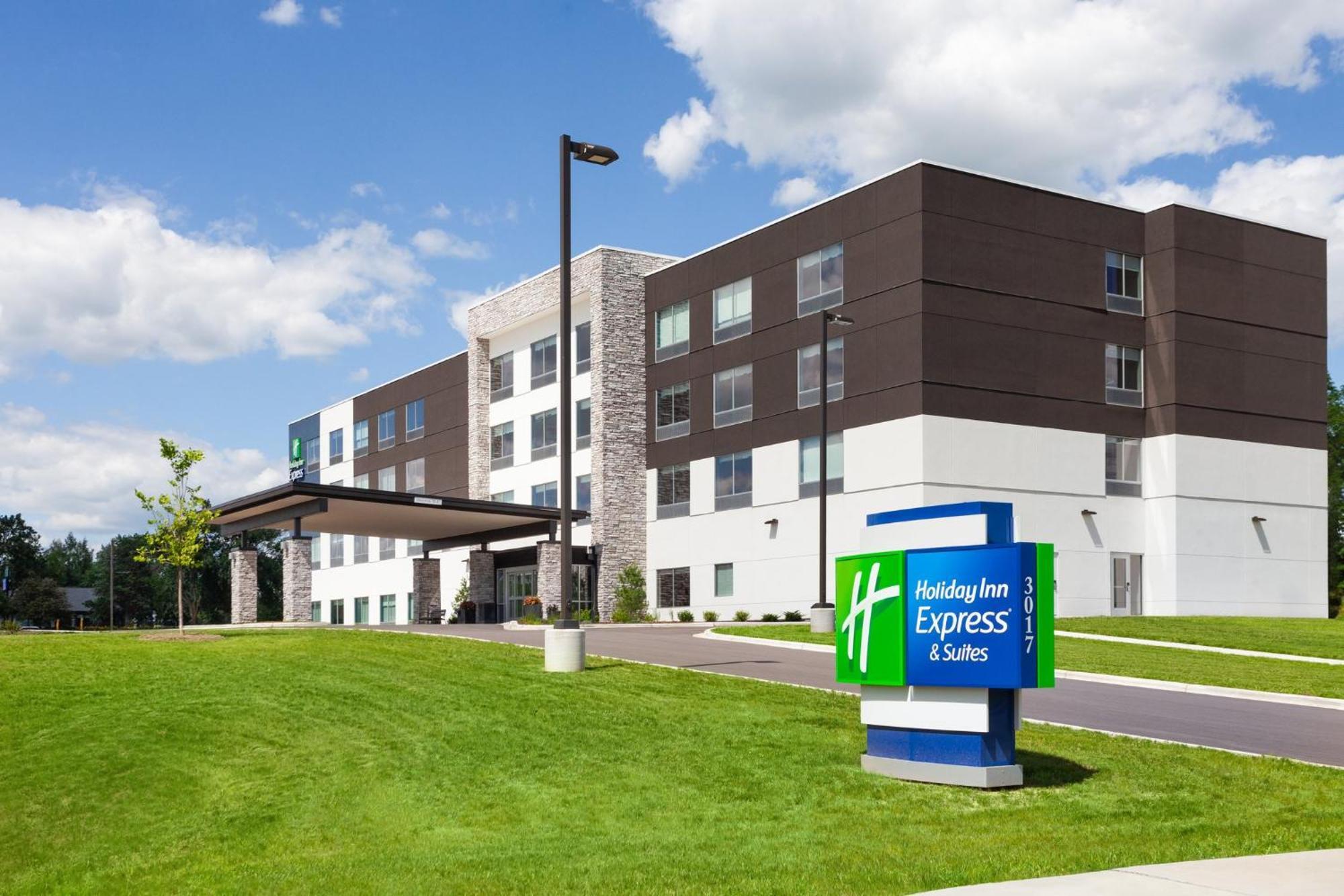 Holiday Inn Express & Suites Reedsburg - Dells Area By Ihg 外观 照片